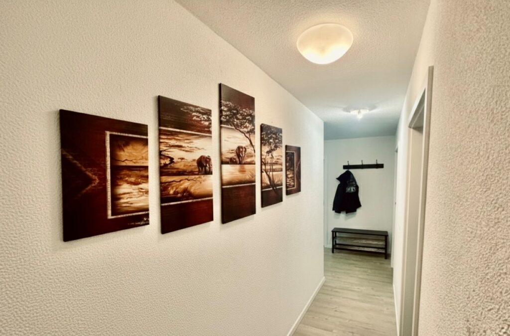 Cityresidenz Karlsruhe langer Flur mit Zugang zu mehreren Zimmern