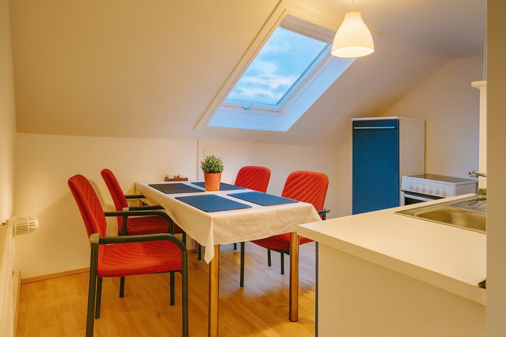 Ferienwohnung Neuburg am Rhein Küche mit Esstisch