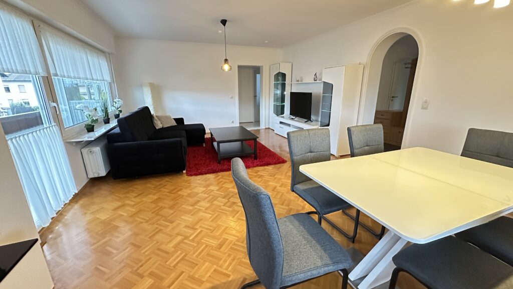 Helles Wohnzimmer mit Tageslicht in Daheim am Wasserturm