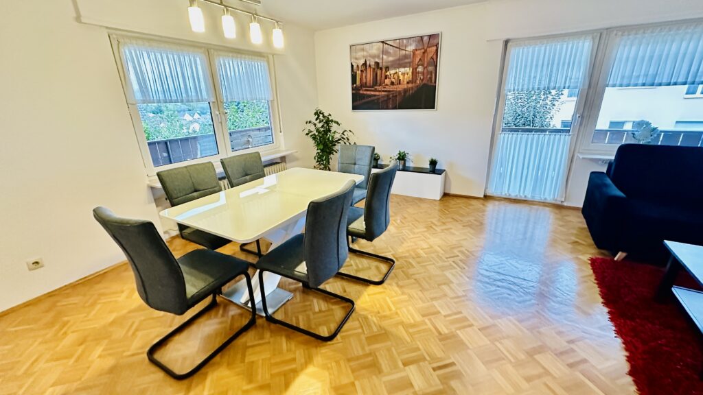 Wohnzimmer mit ausziehbarem Schlafsofa in Daheim am Wasserturm