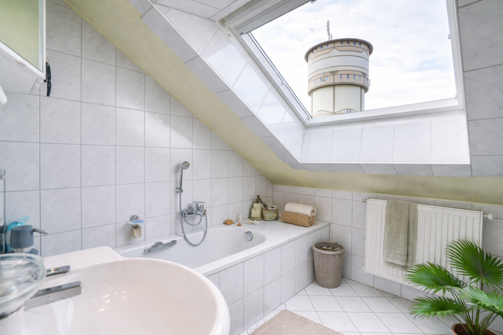 Modernes Badezimmer im Apartment mit Ausblick Wörth am Rhein