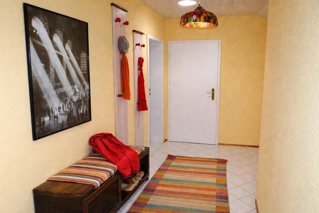 Heller Flur im Apartment mit Ausblick Wörth am Rhein